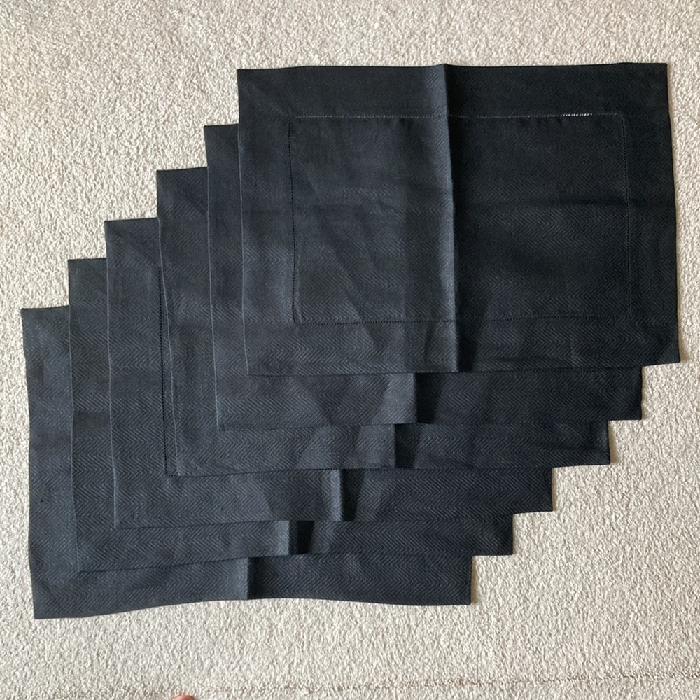 Bloomingdale's set of 6 black houndtooth linen hemstitch placemats 14 x 20”